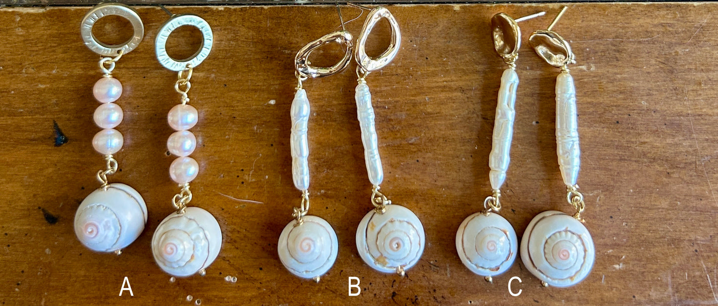 Remolina - snail shell dangling earrings