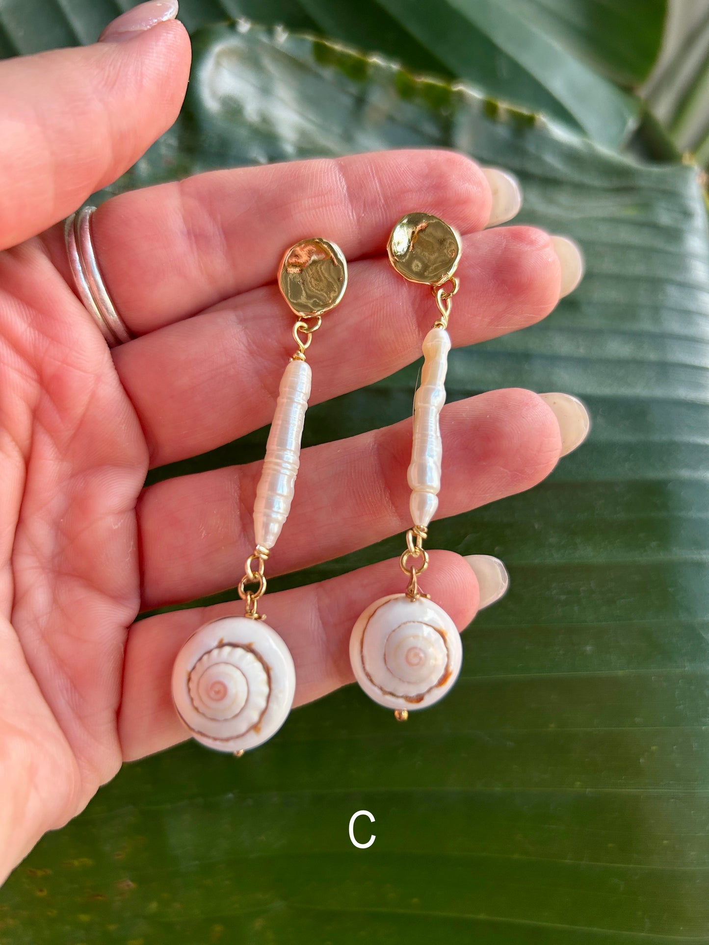 Remolina - snail shell dangling earrings
