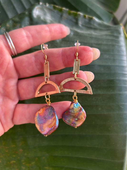 Brisa - mother of pearl dangling earrings