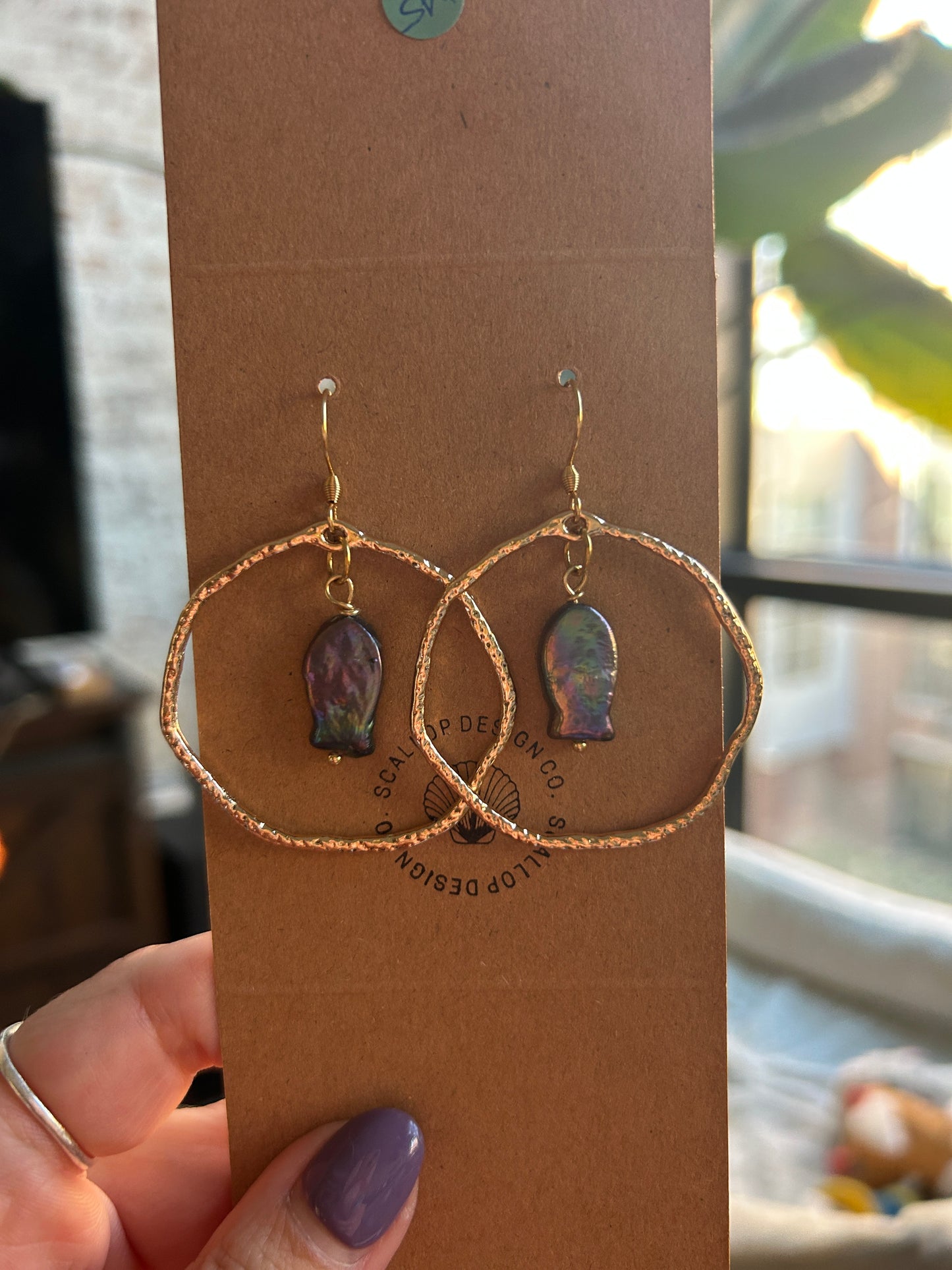 Black pearl fish hoops