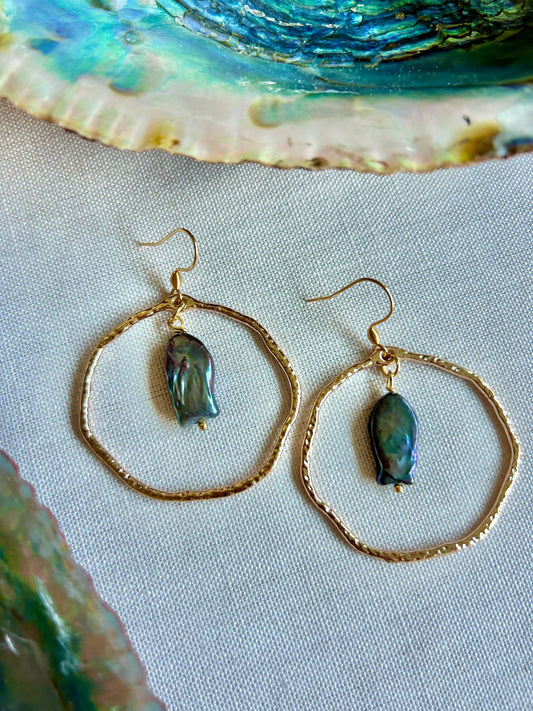 Black Pearl Fish Hammered Gold Hoops