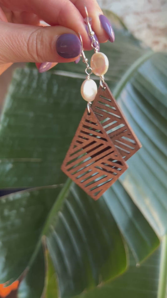 Lightweight wood-carved pearl dangling earrings